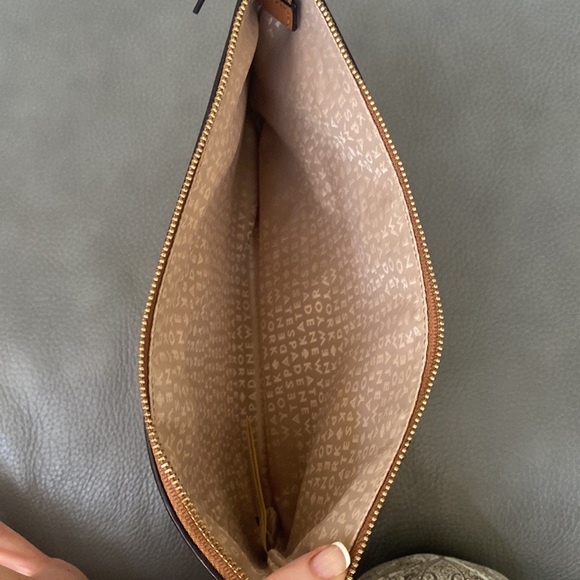 Kate Spade Gia Flynn Street Leather Clutch Cognac - Picture 4 of 4